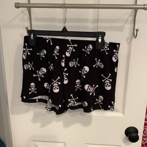 No boundaries xl black and white skull shorts